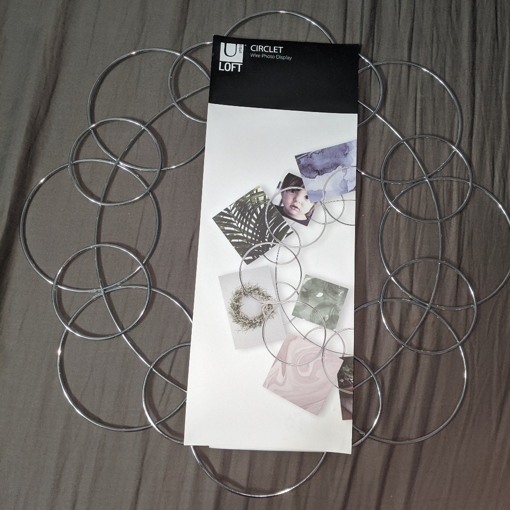 Wire photo display